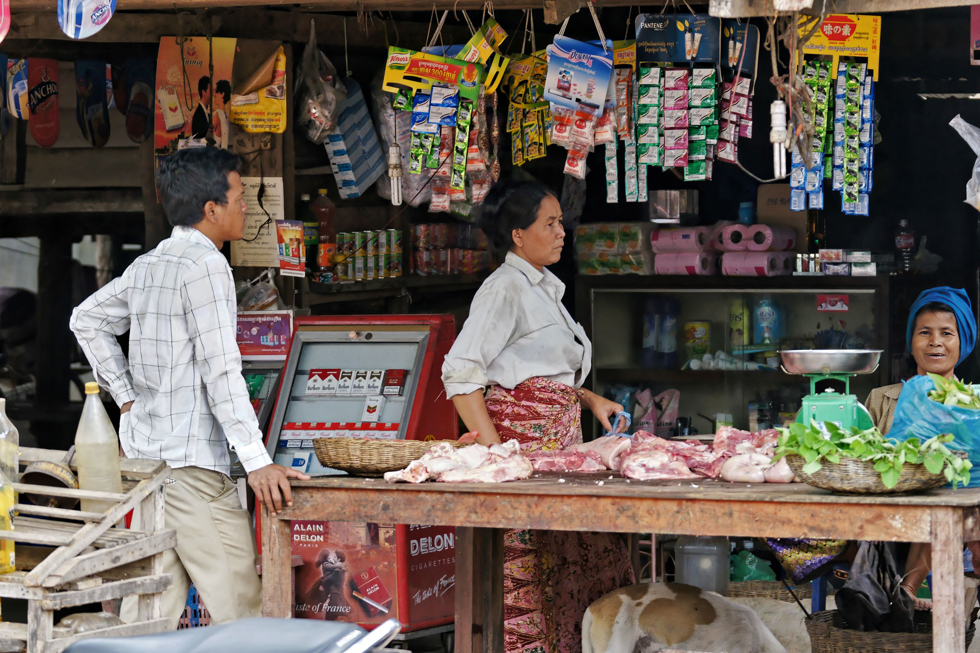 Auf dem Markt des Dorfs Preah Dak im Gebiet von Angkor